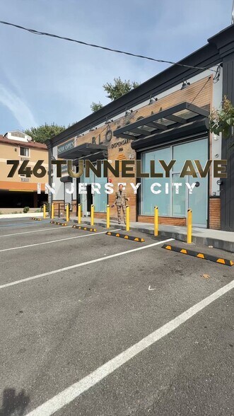 746-748 Tonnele Ave, Jersey City, NJ à louer - Vidéo sur l’annonce professionnelle – Image 2 sur 23