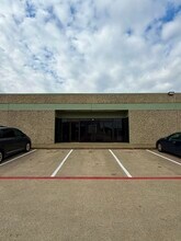 2100 S Great Southwest Pky, Grand Prairie, TX à louer Photo de l’immeuble– Image 1 sur 7