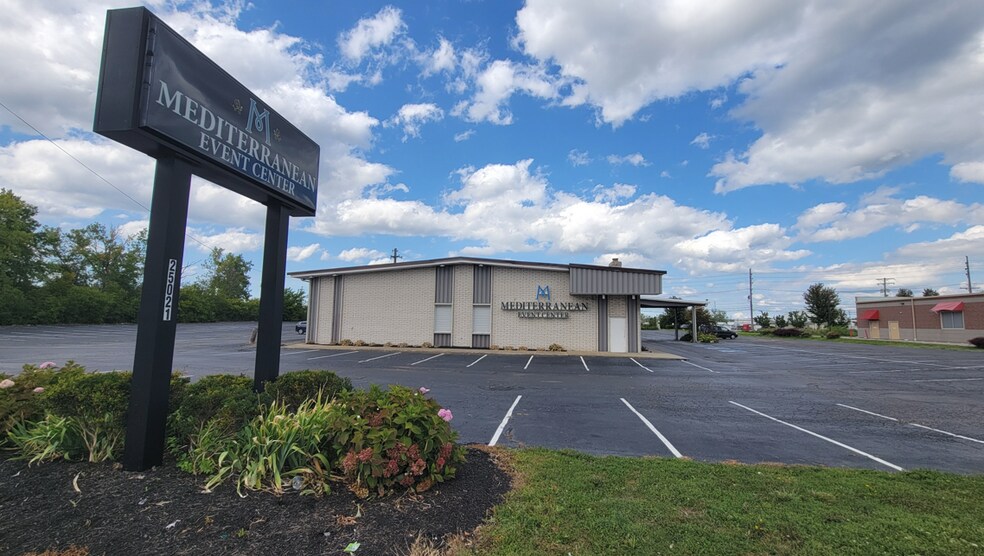 25021 Rockside Rd, Bedford, OH à vendre - Photo de l’immeuble – Image 1 sur 9