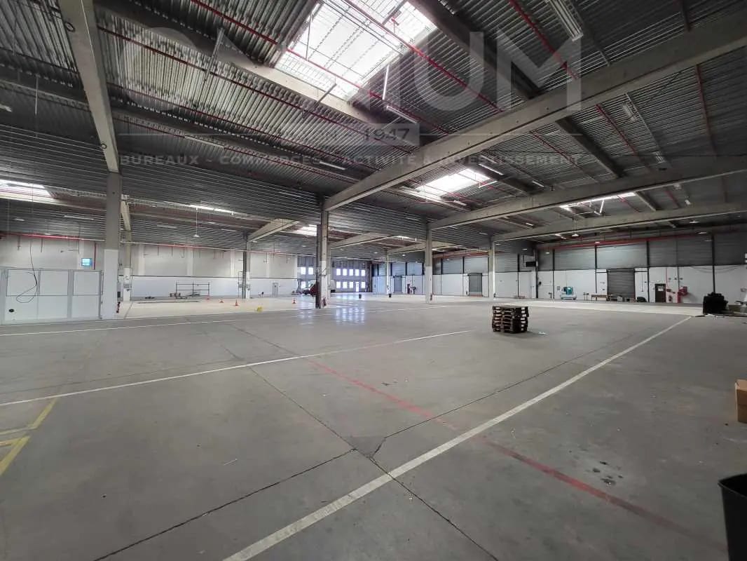 Local d’activités dans Vénissieux à louer Photo de l’immeuble– Image 1 sur 11