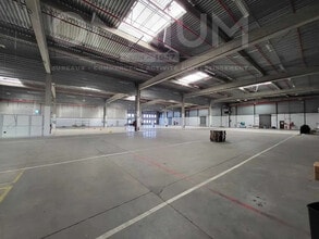 Local d’activités dans Vénissieux à louer Photo de l’immeuble– Image 1 sur 11