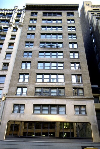 57 W 38th St, New York, NY à louer - Photo de l’immeuble – Image 2 sur 31