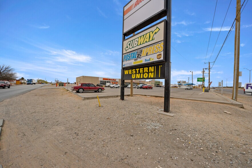 14696 Montana Ave, El Paso, TX à louer - Photo de l’immeuble – Image 2 sur 18