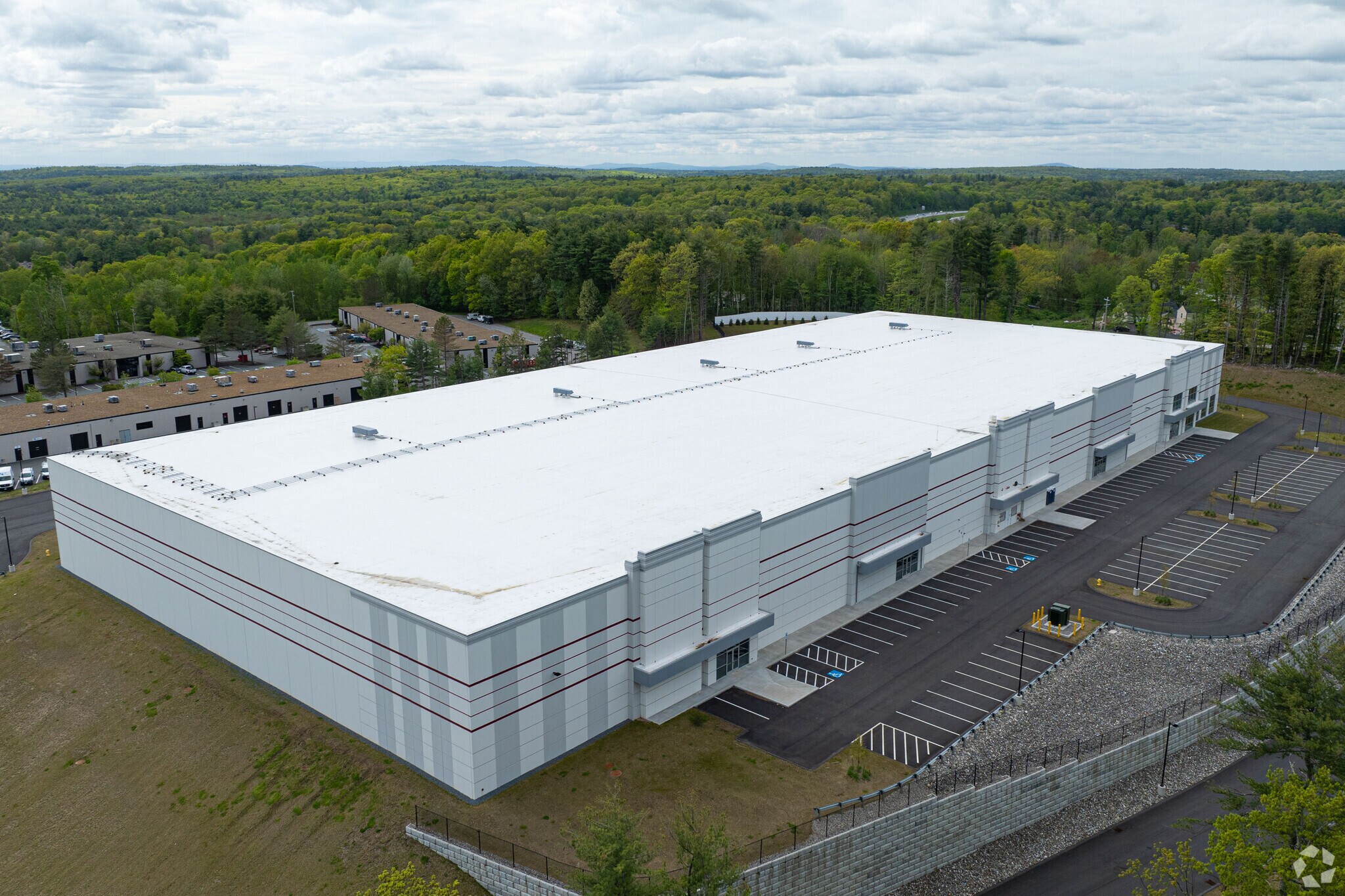 6 Industrial Way, Salem, NH à louer Photo principale– Image 1 sur 8