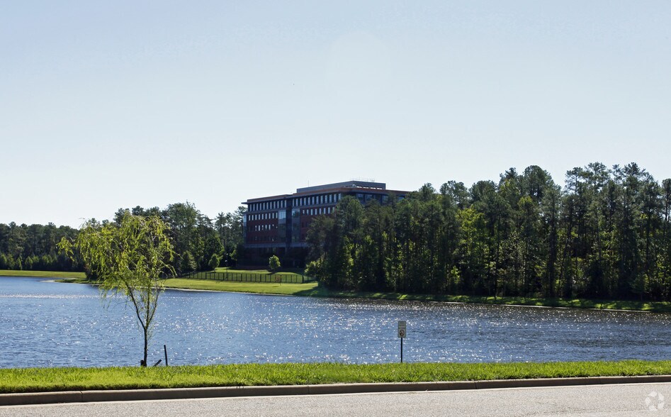 12560 W Creek Pky, Richmond, VA à vendre - Photo de l’immeuble – Image 3 sur 3