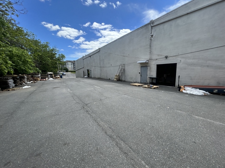 4475 S Clinton Ave, South Plainfield, NJ à louer - Photo de l’immeuble – Image 2 sur 6