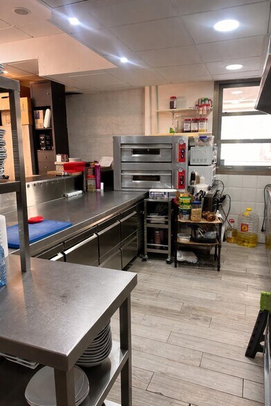 Local commercial dans Fuengirola à louer - Photo de l’immeuble – Image 3 sur 11