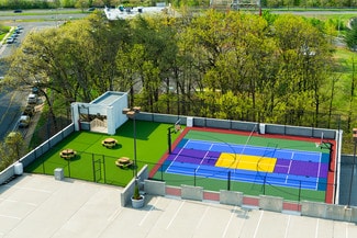 Plus de détails pour 8255 Greensboro Dr, McLean, VA - Bureau à louer