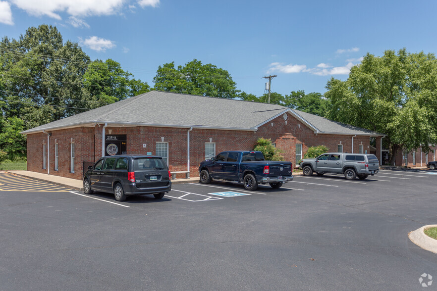 211-237 Dunbar Cave Rd, Clarksville, TN à louer - Photo de l’immeuble – Image 3 sur 4