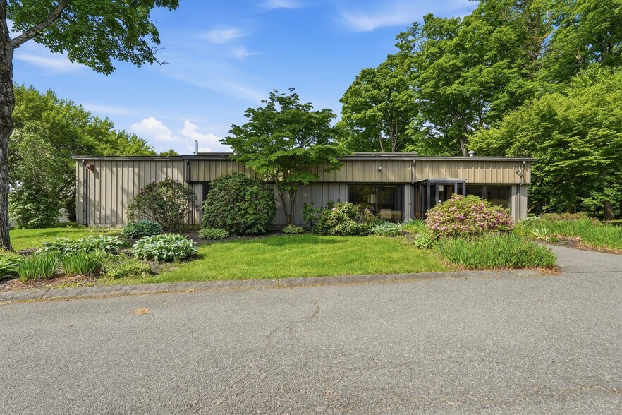 665 Amherst Rd, Sunderland, MA à vendre - Photo de l’immeuble – Image 3 sur 49