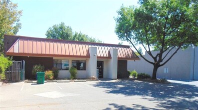 1051 Mangrove Ave, Chico, CA à louer Photo de l’immeuble– Image 2 sur 10