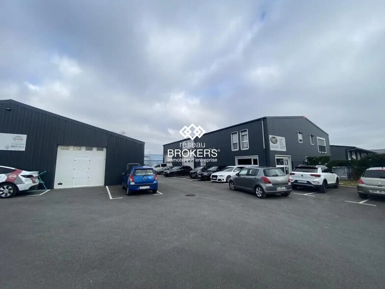 Local d'activités dans Viry à vendre - Photo de l’immeuble – Image 2 sur 15