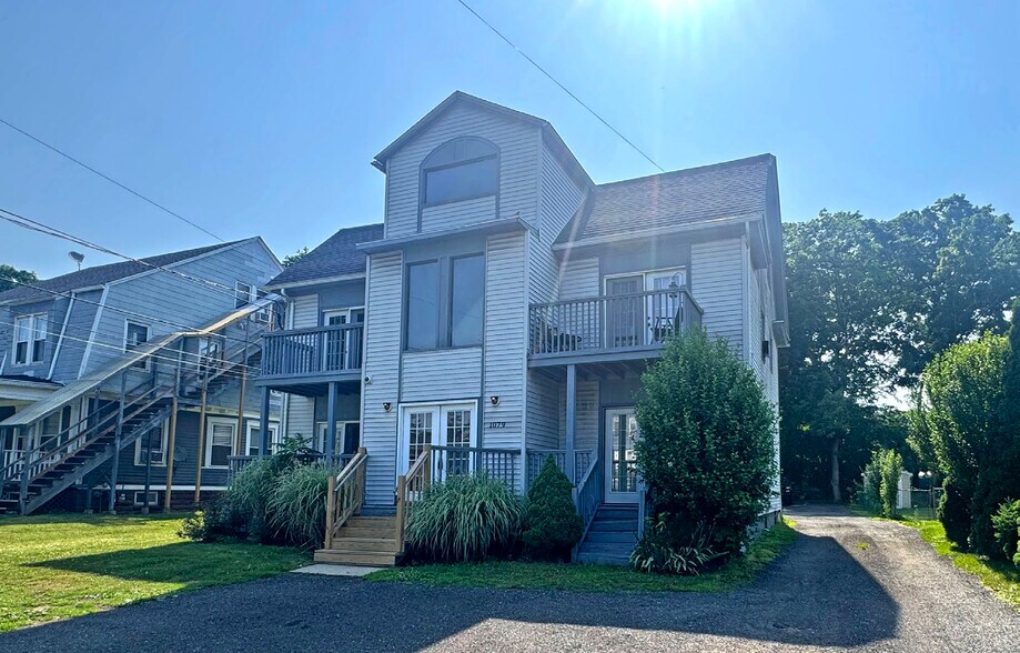 1079 Broad St, Meriden, CT à vendre - Photo de l’immeuble – Image 1 sur 9
