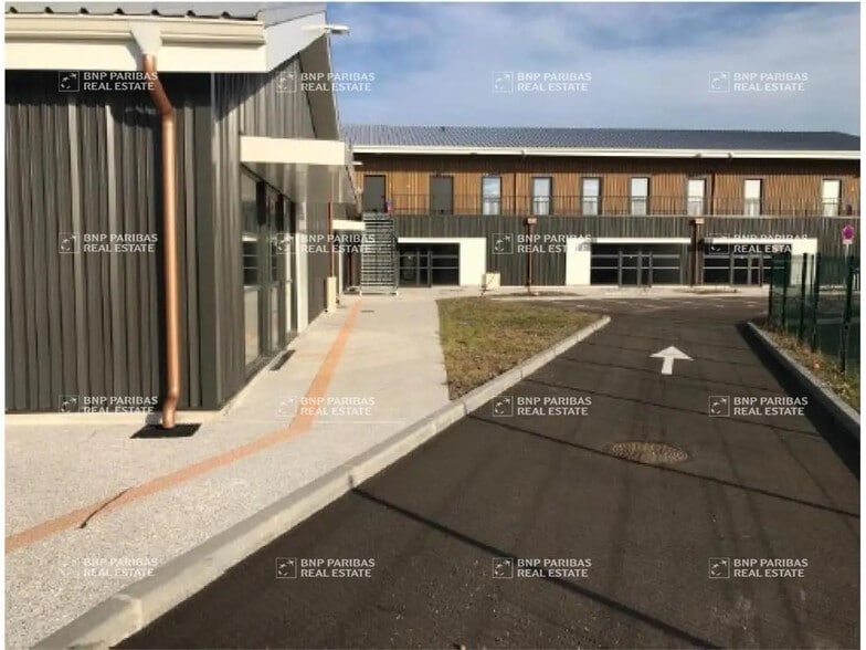 Local d’activités dans Audenge à louer - Photo de l’immeuble – Image 2 sur 5