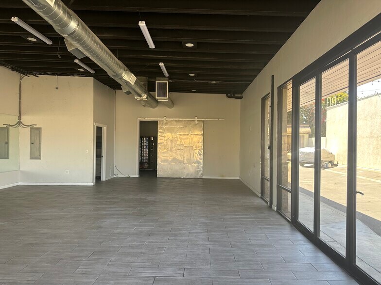 1966 Newport Blvd, Costa Mesa, CA à louer - Photo de l’immeuble – Image 3 sur 6