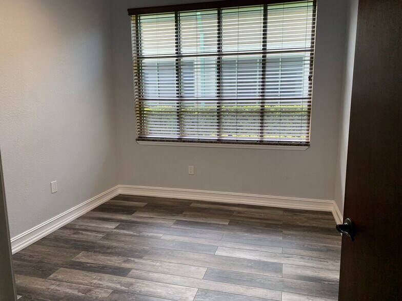 3937 Tampa Rd, Oldsmar, FL à louer - Photo intérieure – Image 2 sur 50