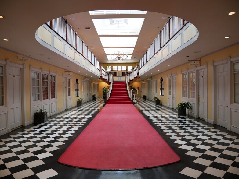 250 N Golden Circle Dr, Santa Ana, CA à louer - Photo intérieure – Image 2 sur 13