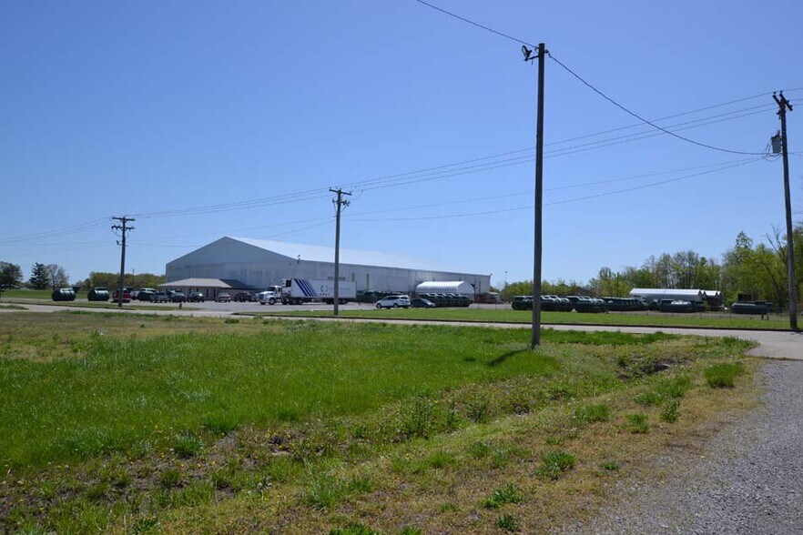 450 E Illinois Ave, Benton, IL à vendre - Photo de l’immeuble – Image 2 sur 7