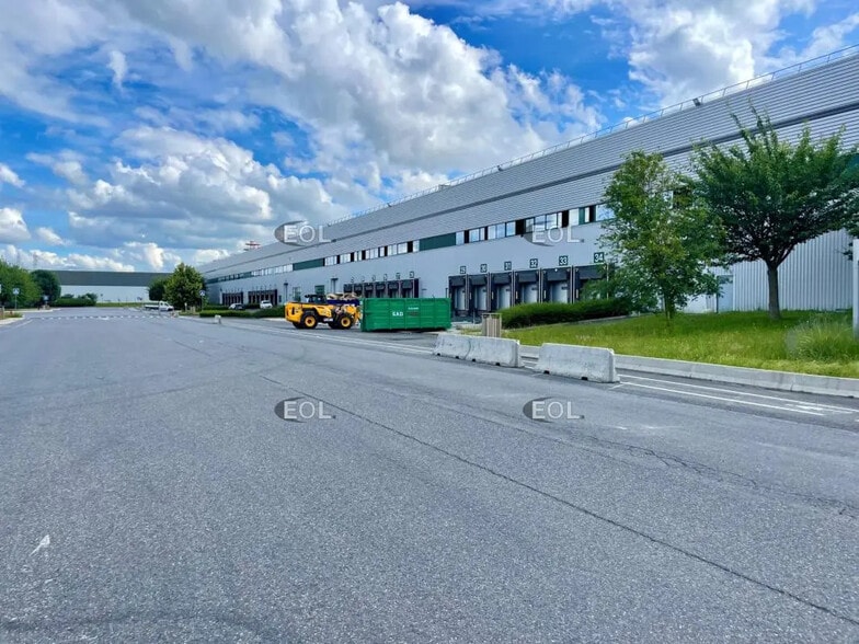Industriel/Logistique dans Lisses à louer - Photo de l’immeuble – Image 2 sur 6