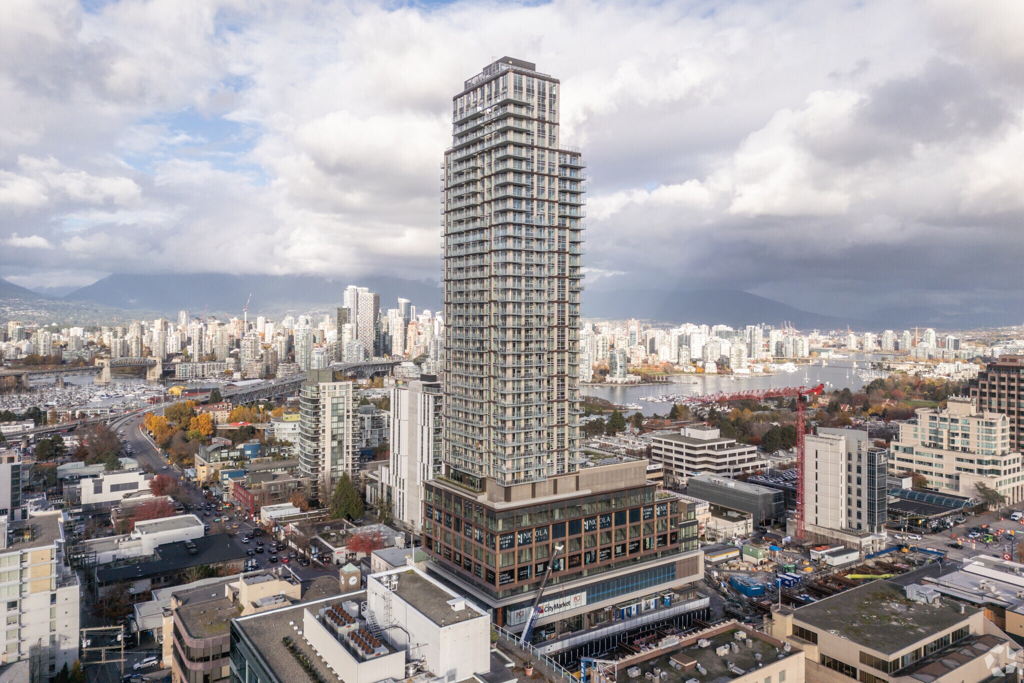 1477 Broadway W, Vancouver, BC à louer Photo principale– Image 1 sur 37