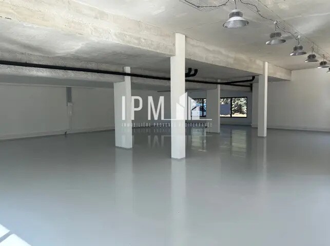 Local commercial dans Cuges-les-Pins à louer - Photo de l’immeuble – Image 3 sur 7