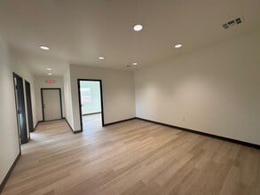 0 Sara Road, Mustang, OK à louer Photo intérieure– Image 2 sur 5