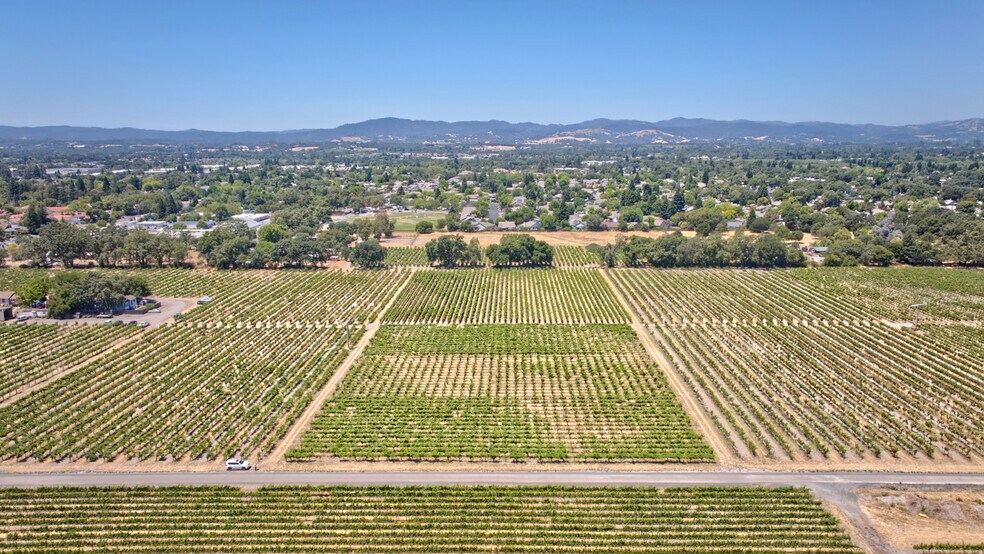 179 Pleasant Ave, Santa Rosa, CA à vendre - Photo principale – Image 2 sur 20