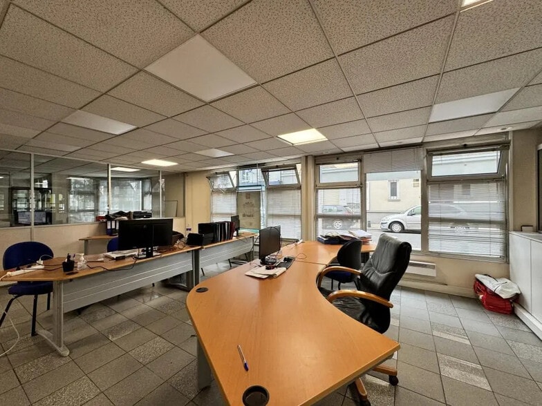 Bureau dans Ivry-sur-Seine à vendre - Photo de l’immeuble – Image 1 sur 13