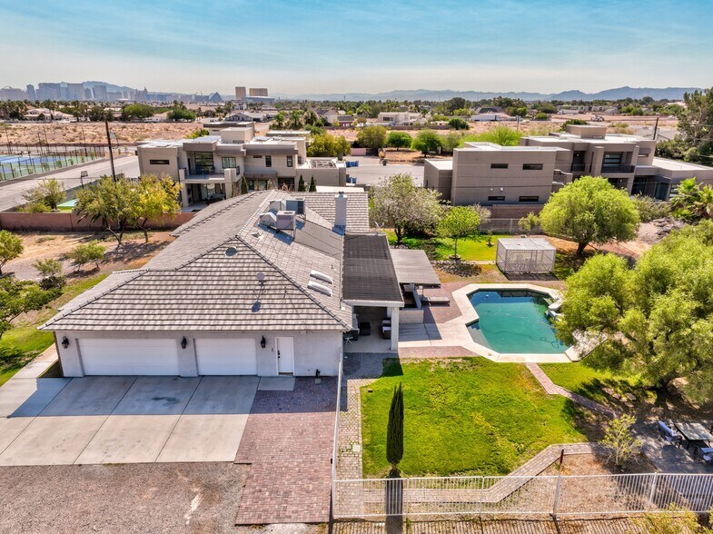 6465 W Quail Ave, Las Vegas, NV à louer - Photo de l’immeuble – Image 2 sur 7