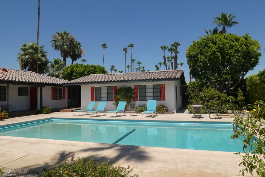 225 W Vista Chino, Palm Springs, CA à vendre - Photo de l’immeuble – Image 3 sur 6