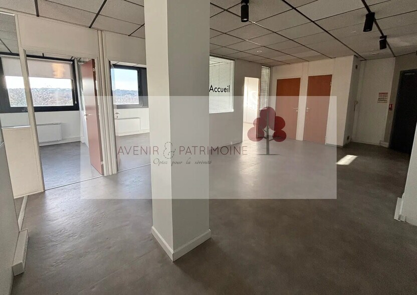 Bureau dans Aix-En-Provence à louer - Photo de l’immeuble – Image 1 sur 5