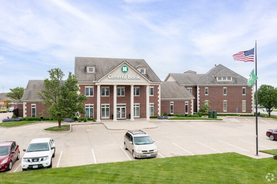 2400 NW Prairie View Rd, Platte City, MO à louer - Photo de l’immeuble – Image 2 sur 6