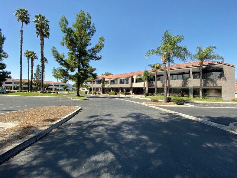 1060 E Washington St, Colton, CA à louer - Photo de l’immeuble – Image 2 sur 11