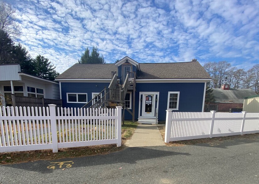 12 Elm St, Hatfield, MA à louer - Photo de l’immeuble – Image 1 sur 10