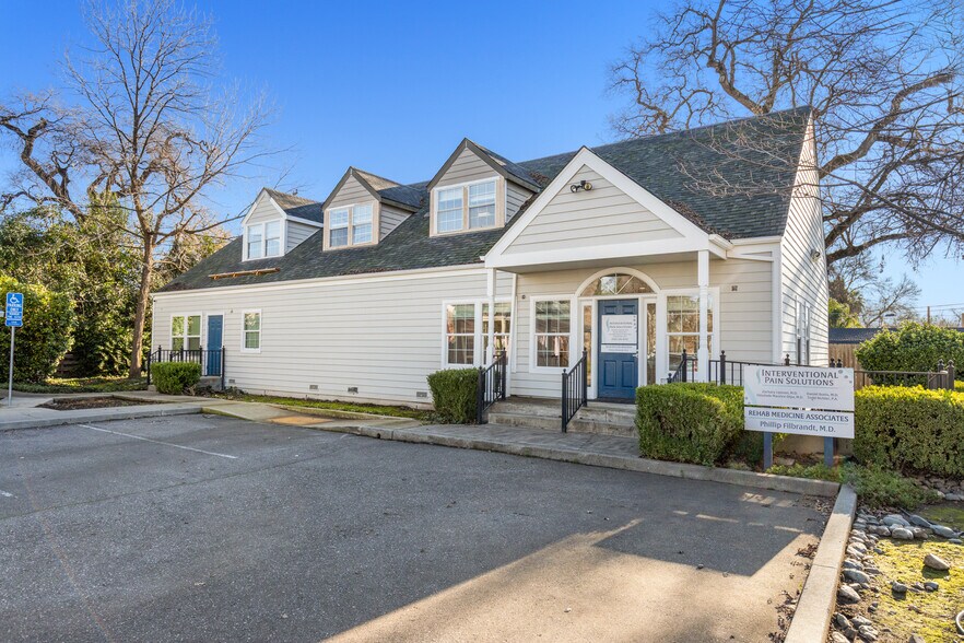 10 Governors Ln, Chico, CA à louer - Photo de l’immeuble – Image 1 sur 7