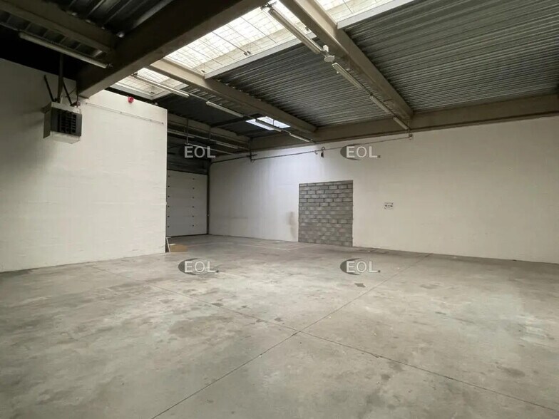 Local d’activités dans Chambly à louer - Photo de l’immeuble – Image 3 sur 6