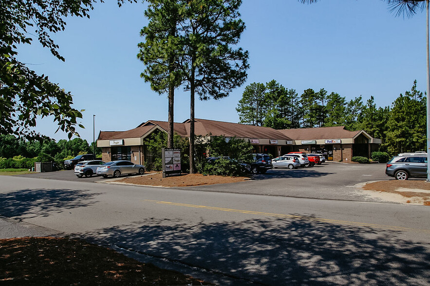 206-216 Commerce Ave, Southern Pines, NC à vendre - Photo de l’immeuble – Image 1 sur 10