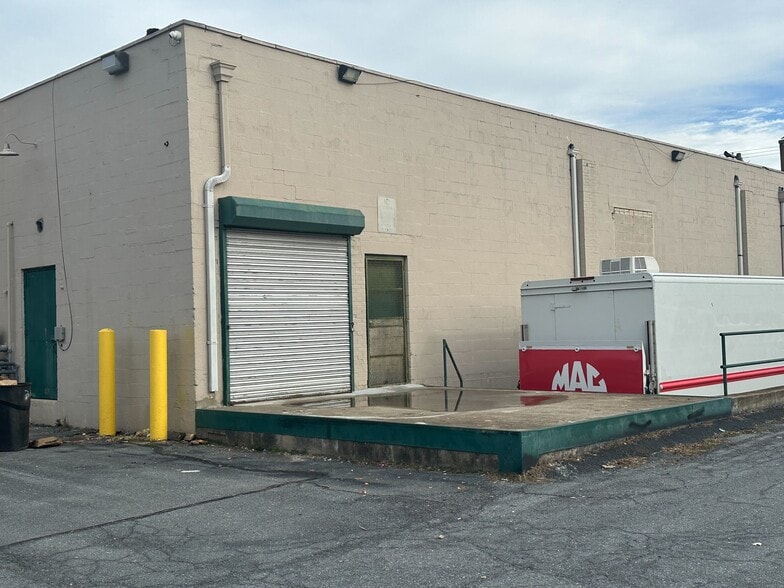 5946-5950 Martin Luther King Jr Hwy, Capitol Heights, MD à louer - Photo de l’immeuble – Image 3 sur 7