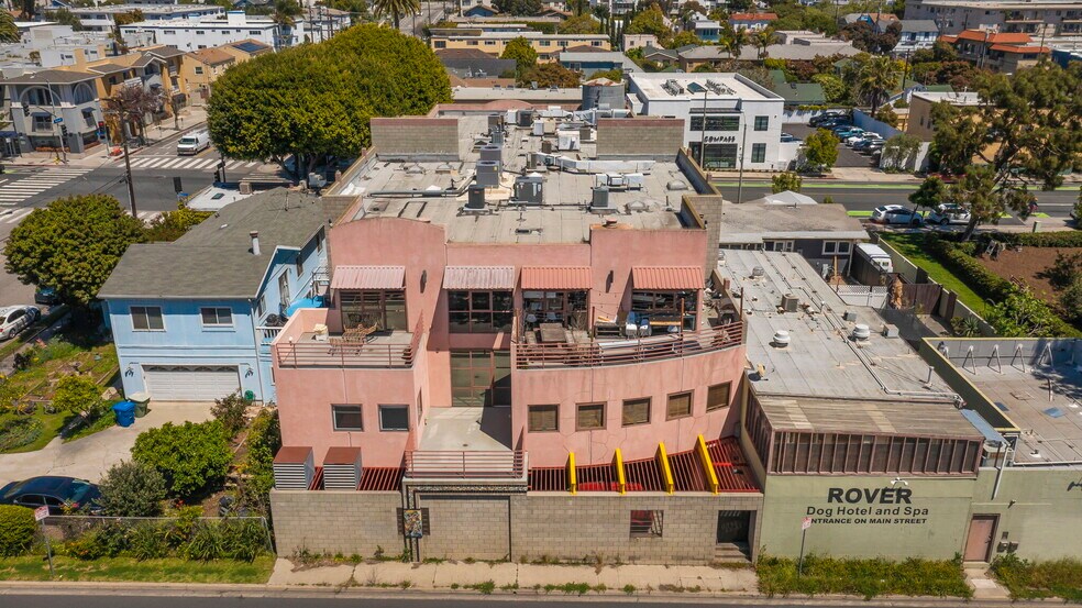 2110 Main St, Santa Monica, CA à louer - Photo de l’immeuble – Image 3 sur 11