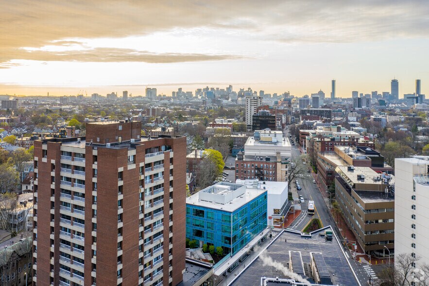 1075 Massachusetts Ave, Cambridge, MA à louer - Photo de l’immeuble – Image 3 sur 14
