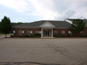 16706 Chillicothe Rd, Chagrin Falls, OH à louer Photo intérieure– Image 1 sur 8