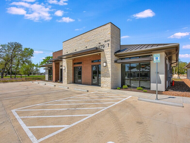 4871 Williams Dr, Georgetown, TX à louer - Photo de l’immeuble – Image 3 sur 4