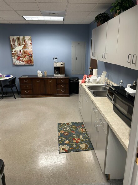 935 Jefferson Blvd, Warwick, RI à louer - Photo de l’immeuble – Image 2 sur 19