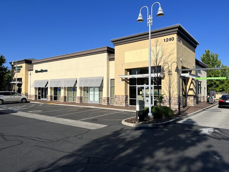 1230-1240 Churn Creek Rd, Redding, CA à louer - Photo de l’immeuble – Image 2 sur 31