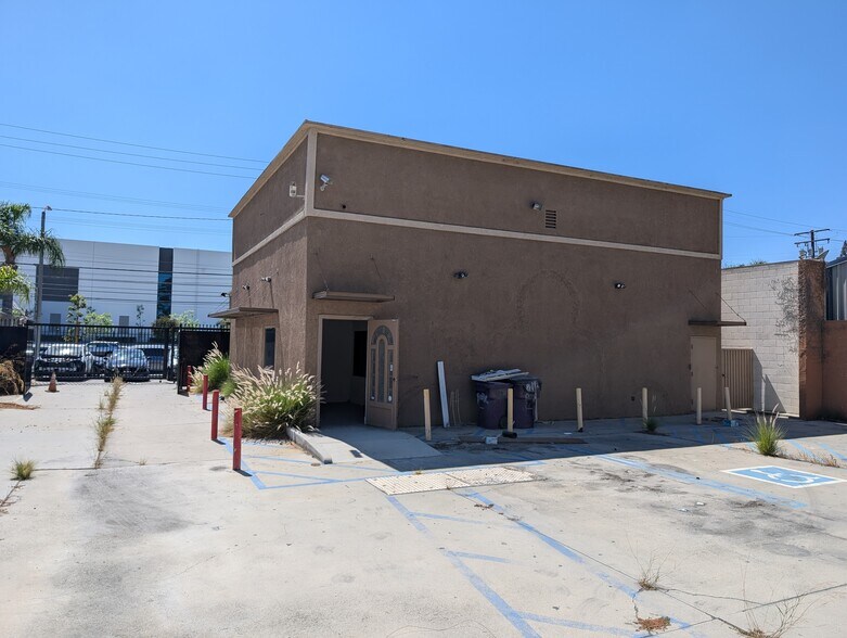 2421 E Artesia Blvd, Long Beach, CA à vendre - Photo de l’immeuble – Image 3 sur 11
