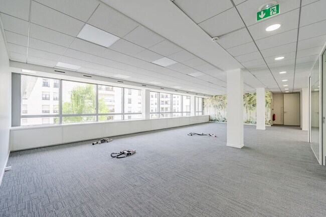 Plus de détails pour 50 Quai Charles Pasqua, Levallois-Perret - Bureau à louer