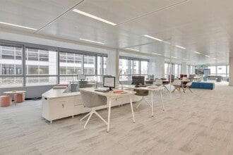 1 Place Louis Renault, Rueil-Malmaison à louer Photo intérieure– Image 1 sur 1