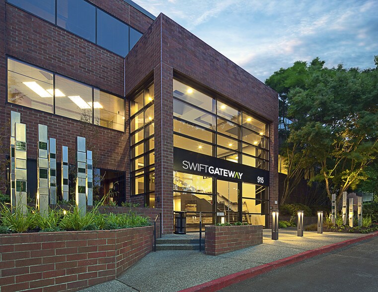 915 118th Ave SE, Bellevue, WA à louer - Photo de l’immeuble – Image 2 sur 6
