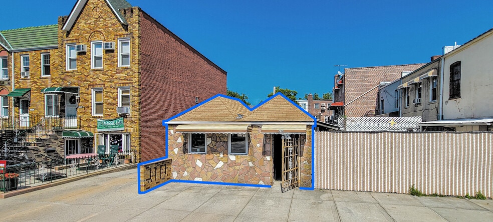 2079 Coyle St, Brooklyn, NY à louer - Photo de l’immeuble – Image 2 sur 6