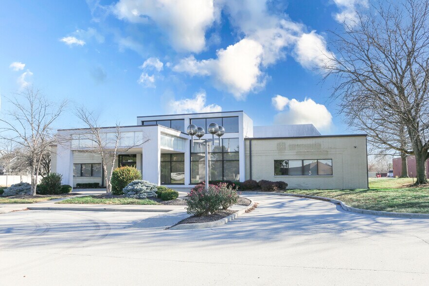 8651 Township Line Rd, Indianapolis, IN à vendre - Photo de l’immeuble – Image 1 sur 6